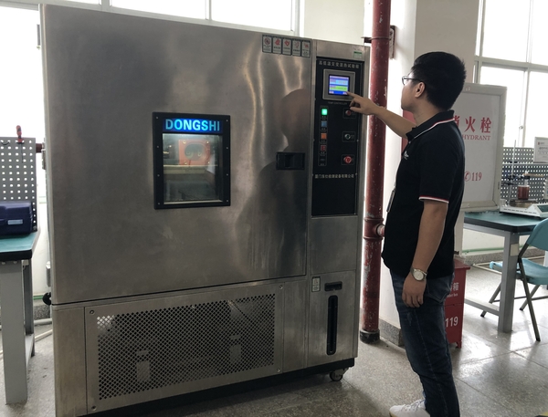 高低溫交變試驗(yàn)箱